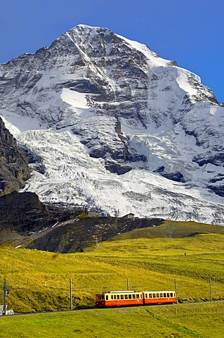 Junfraujoch funicular railway in front of the Moench from Kleine Scheidegg, Grindelwald, Alps, Switzerland, Europe