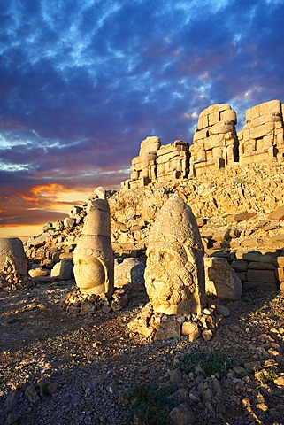 Statues around the tomb of Commagene King Antochus 1 on top of Mount Nemrut, Turkey