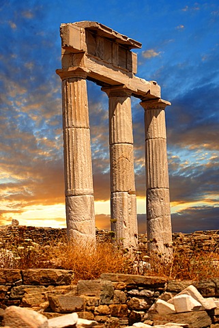 Doric columns of the Temple of Poseidon, the ruins of the Greek city of Delos, the birthplace of the twin gods Apollo and Artemis, Cyclades Islands, Greece, Europe