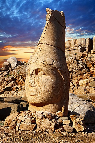 Broken statues around the tomb of Commagene King Antochius I on top of Mount Nemrut, Turkey