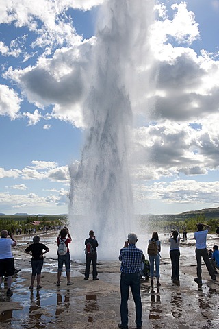 People watching Strokkur Geyser errupting, fountain, hot springs, Haukadalur, Golden Circle, Iceland, Scandinavia, Northern Europe, Europe