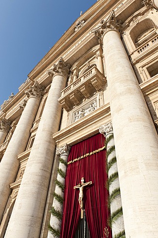 Christianity, Roman Catholic Church, main entrance portal with a crucifix and balcony, facade, St. Peter's Basilica, Basilica di San Pietro in Vaticano, Vatican, Vatican City, Rome, Lazio, Italy, Southern Europe, Europe