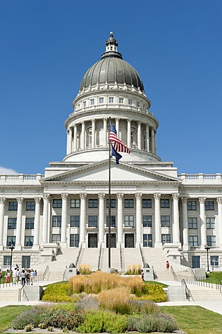 Capitol, Supreme Court and Parliament, national flag and flag of the State of Utah, Capitol Hill, Salt Lake City, Utah, Western United States, USA, United States of America, North America