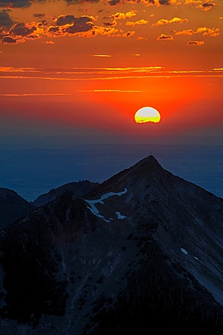 Evening sun, sunset over mountain peaks, Mt Kreuzspitze, municipality of Ettal, Ammer Mountains, Bavaria, Germany, Europe