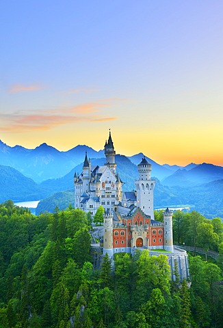 Schloss Neuschwanstein Castle, near Fuessen, Ostallgaeu, Allgaeu, Bavaria, Germany, Europe