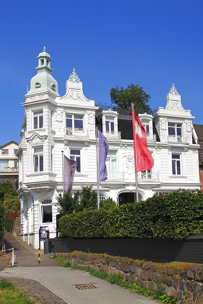 Historic Strandhotel Blankenese, built in 1902, Strandweg street in Blankenese quarter, Hamburg-Blankenese, Altona district, suburb on the Elbe river, Hamburg, Germany, Europe, PublicGround