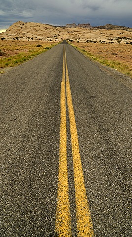 U.S. Highway 24 in the direction of the Temple Mountain Group ahead of Goblin Valley State Park, San Rafael Reef Desert, Utah, Southwest, United States