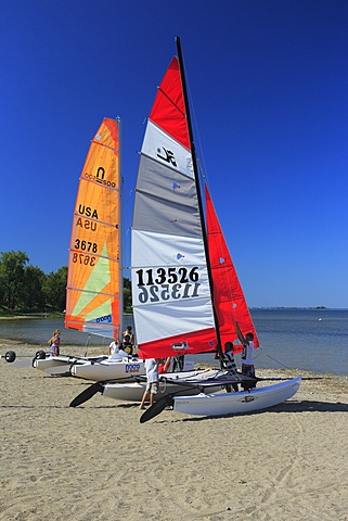 Sailing boats on the bank of the Saint Lawrence River, ChÃ¢teauguay, MontrÃ©al, Quebec Province, Canada, North America