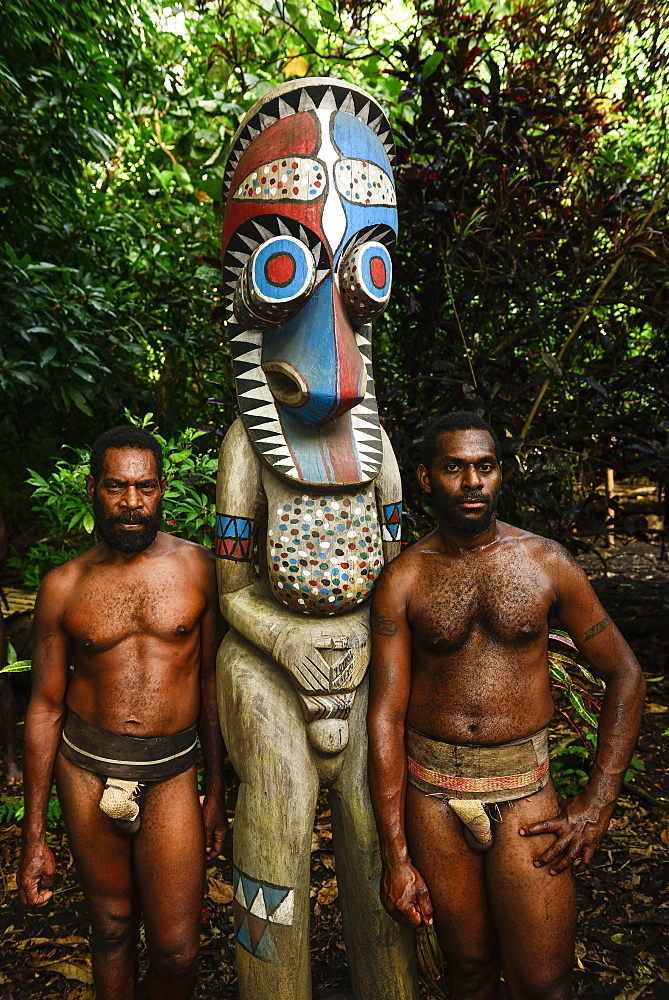 Two native men with totem pole, Fanla, Ambrym Island, South Sea, Vanuatu, Oceania