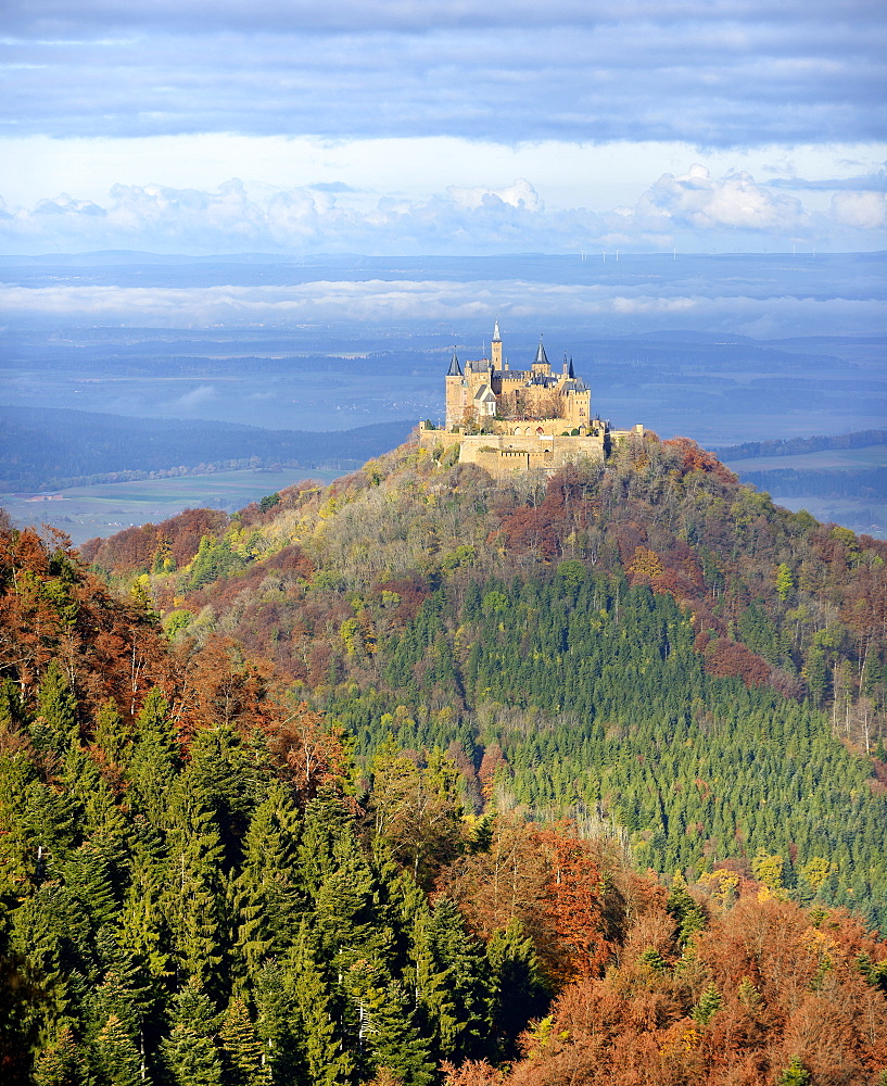 Hohenzollern Castle in autumn, valley fog, good visibility, Swabian Jura, Zollernalb, Hechingen, Baden-Württemberg, Germany, Europe