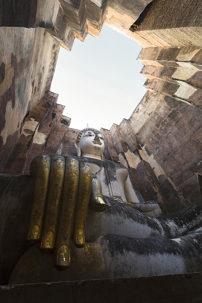 Giant Buddha statue, Wat Si Chum, Sukhothai historical park, Sukhothai, Thailand, Asia