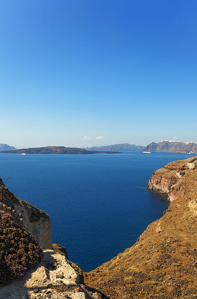 Santorini Caldera, seen from Akrotiri, Santorini, Cyclades Islands, Greece, Europe