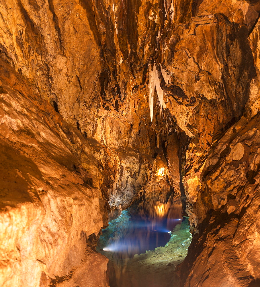 Gruta de las Maravillas, lake in a cave, stalactites and stalagmites in a dripstone cave, Aracena, Huelva, Andalusia, Spain, Europe