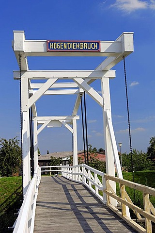 Hogendiek Bridge crossing the Luhe River, Steinkirchen, Altes Land, Lower Saxony, Germany, Europe