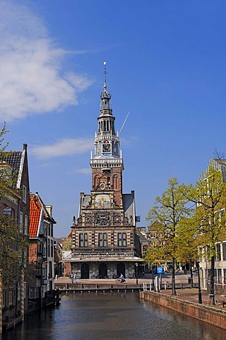 Canal and the Cheese Museum, De Waag, former Weigh House, Alkmaar, North Holland, Holland, Netherlands, Europe