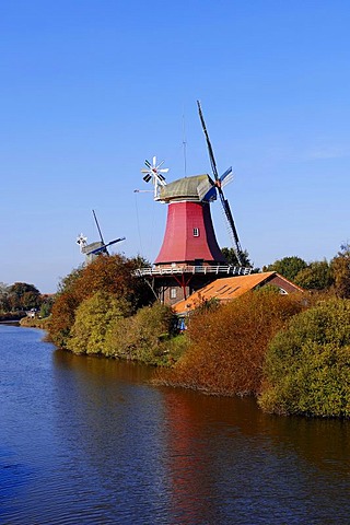 Windmills, Dutch gallery type, twin mills, Greetsiel, East Frisia, Lower Saxony, Germany, Europe