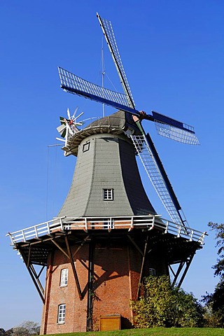 Windmill, Dutch gallery type, one of the twin mills of Greetsiel, East Frisia, Lower Saxony, Germany, Europe
