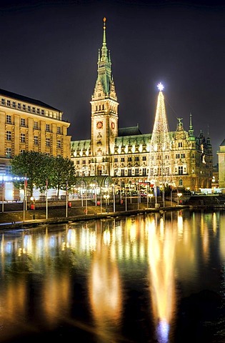 Town Hall with Christmas market and Kleine Alster canal during the pre-Christmas season, Hamburg, Germany, Europe