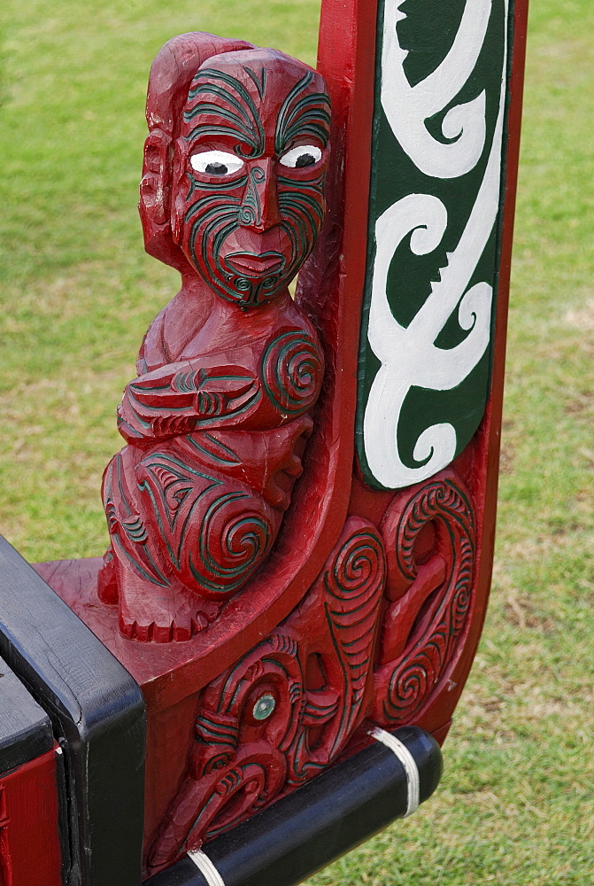 Waka, a Maori war canoe, replica from 1990, carved bow with figural representation and ornaments, Waitangi Treaty Grounds, Waitangi, North Island, New Zealand