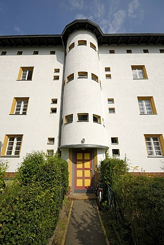 Hufeisensiedlung, housing estate in the shape of a horseshoe by Bruno Taut, Stavenhagener Strasse 20, Berlin Modernism housing development, UNESCO World Heritage Site, Berlin-Britz, Neukoelln District, Berlin, Germany, Europe