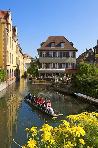 Half-timbered houses and restaurants on a canal in the Quartier des Tanneurs, tanners' quarter, and in Petite Venise, Little Venice, historic centre of Colmar, Alsace, France, Europe