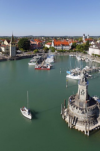 View from the lighthouse across the harbour with the Bavarian Lion, Lindau on Lake Constance, Swabia, Bavaria, Germany, Europe