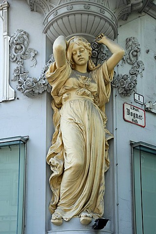 Large Caryatid under a bay window of an Art Deco house, c. 1900, Bognergasse 1, Vienna, Austria, Europe