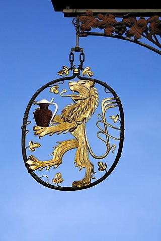 Gold-coloured lion as a hanging sign of the Residenz zum Loewen guesthouse, Oberthorstrasse, Lahr, Baden-Wuerttemberg, Germany, Europe
