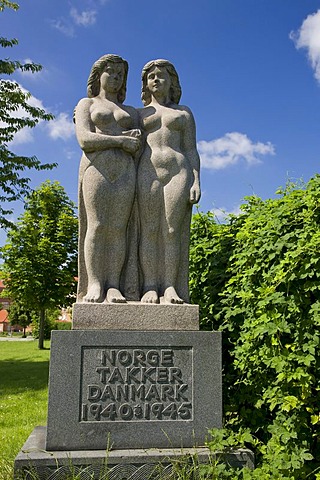 Statue of sisters, Norway thanking Denmark, World War II, Copenhagen, Denmark, Europe