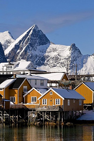 Rorbuer, traditional wooden houses, Reine, Lofoten Island of Moskenesoya, Lofoten Islands, North Norway, Norway, Europe