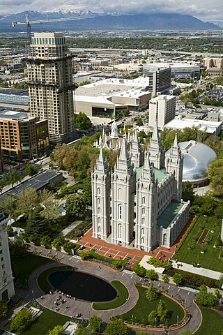 Overlooking the city centre with the Salt Lake Temple of The Church of Jesus Christ of Latter-day Saints, Mormons, and the Salt Lake Tabernacle behind Salt Lake City, Utah, USA