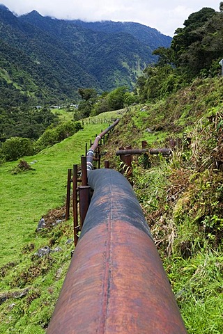 Trans-Ecuadorian oil pipeline, SOTE, Sistema de Oleoducto Transecuatoriano, operated by the national oil company Petroecuador, transporting crude oil from the east of the country across the Andes to the Pacific Ocean, east of Quito, Cuyuja, Ecuador, South