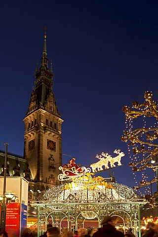 Christmas market on Rathausplatz, City Hall Square, Hamburg, Germany, Europe