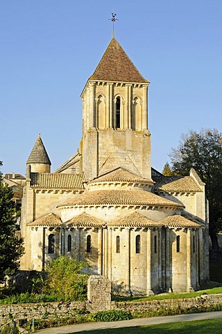 Eglise Saint Hilaire church, French Way, Way of St James, Melle, Poitiers, Department of Deux-Sevres, Poitou-Charentes, France, Europe, PublicGround