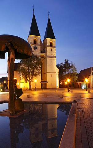 Deocar Fountain and the Collegiate Church of St. Vitus and St. Deocar, Market Square, Herrieden, Altmuehltal, Middle Franconia, Bavaria, Germany, Europe, PublicGround