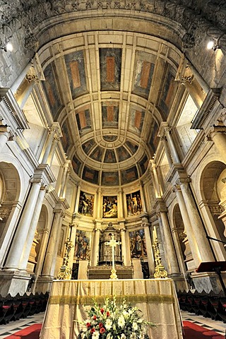 Altar, Santa Maria Church, Mosteiro dos Jeronimos, Hieronymites Monastery, Unesco World Heritage Site, Belem district, Lisbon, Portugal, Europe