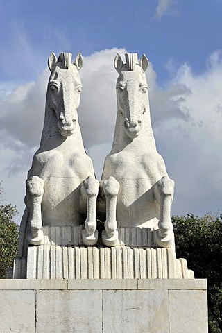 Horses, equestrian statue, monument, sculpture, Praca do Imperio, in the gardens of Mosteiro dos Jeronimos, Jeronimos Monastery, UNESCO World Heritage Site, Belem, Lisbon, Portugal, Europe