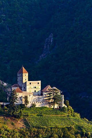 Schloss Karneid Castle in Eisacktal Valley, Valle Isarco, South Tyrol, Italy, Europe