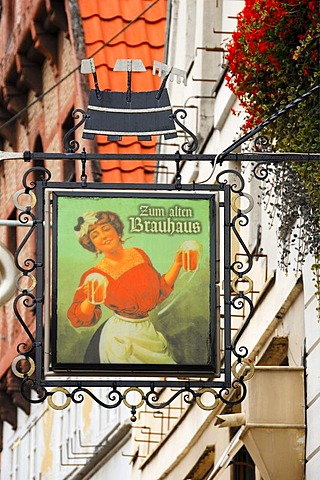 Guest house sign, Zum alten Brauhaus, To the Old Brewery, Grapengiesserstrasse 11, Lueneburg, Lower Saxony, Germany, Europe