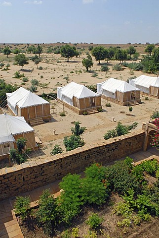 Tents of the Royal Jodhpur Camp in Mool Sagar, heritage hotel and pleasure gardens of the Maharajas of Jodhpur near Jaisalmer, Thar Desert, Rajasthan, North India, India, Asia