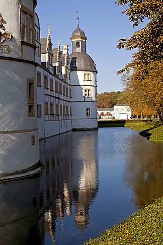 Moat around Schloss Neuhaus castle, an outstanding Weser-Renaissance building in Paderborn, North Rhine-Westphalia, Germany, Europe