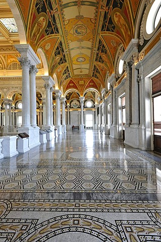 Marble columns, marble arch, frescoes, mosaics, in the magnificent entrance hall, The Great Hall, The Jefferson Building, Library of Congress, Capitol Hill, Washington DC, District of Columbia, United States of America, USA