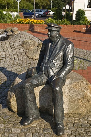 Farmer with a dog, a bronze statue created by Albert Bocklage to commemorate 200 years of sheep trading on the Wittmund market, Wittmund, Eastern Friesland, Lower Saxony, Germany, Europe