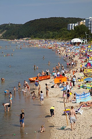 Lively beach, seaside resort of Mi&dzyzdroje or Misdroy, Wolin Island, Baltic Sea, Western Pomerania, Poland, Europe, PublicGround