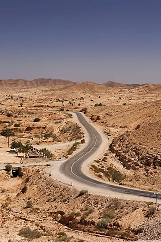 Road near Matmata, Tunisia, Maghreb region, North Africa, Africa