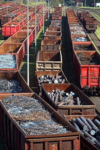 Iron and steel scrap being delivered by rail to the steelworks of HKM Huettenwerke Krupp Mannesmann, Duisburg, North Rhine-Westphalia, Germany, Europe, PublicGround