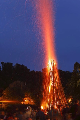 Bonfire at midsummer, Johannisfeuer bonfire, Midsummer Festival, Wolfratshausen, Upper Bavaria, Bavaria, Germany, Europe, PublicGround