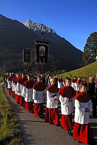 Altar boys during the Thanksgiving procession in Ramsau, Upper Bavaria, Bavaria, Germany, Europe