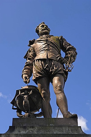 Statue of Sir Francis Drake, 1540-1596, constructed in 1883 by Joseph Edgar Boehm, town centre of Tavistock, Devon, England, United Kingdom, Europe