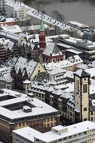 Snowy historic district, city hall, Roemer building and Nikolaikirche Church in winter, Frankfurt am Main, Hesse, Germany, Europe